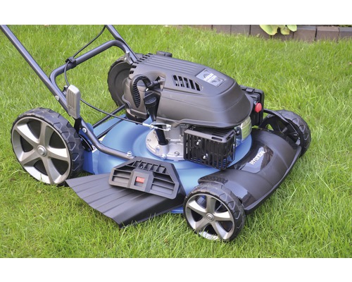 Rasenmäher auf Rasen