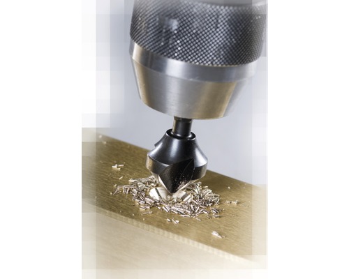 Ansenker beim Anbringen an einem Werkstück