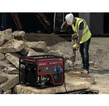 Groupe électrogène Honda EM5500CXS en utilisation sur un chantier