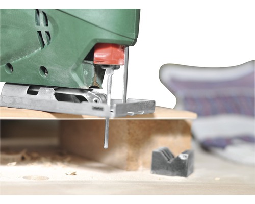 Scie sauteuse électrique coupant du bois