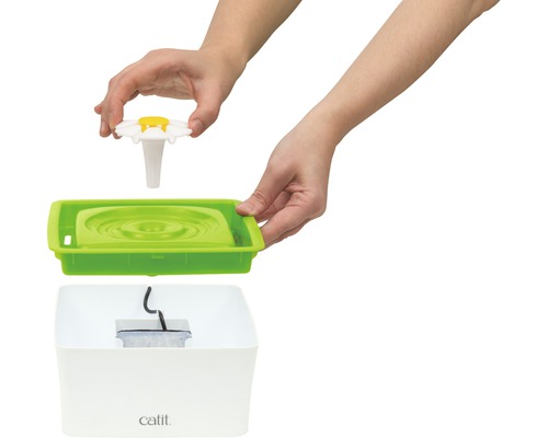 Catit Trinkbrunnen mit aufgesetztem Gänseblümchenaufsatz