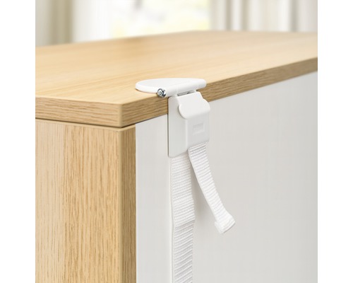 Sécurité enfant fixée sur une armoire