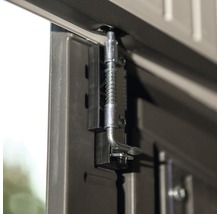 Vue détaillée d''un verrou de porte sur un abri de jardin