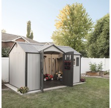 Abri de jardin avec portes ouvertes et outils de jardin à l''intérieur