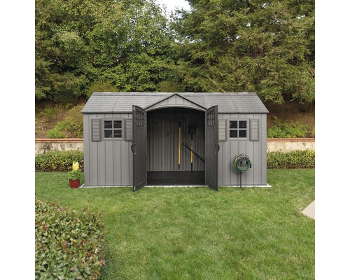 Abri de jardin avec portes ouvertes sur pelouse