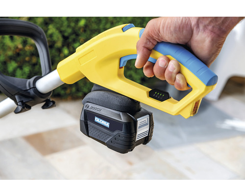 Gros plan sur un cisailles à gazon sans fil avec batterie Bosch