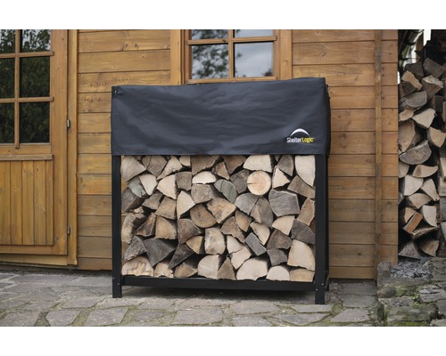Holzregal mit Abdeckung und Brennholz