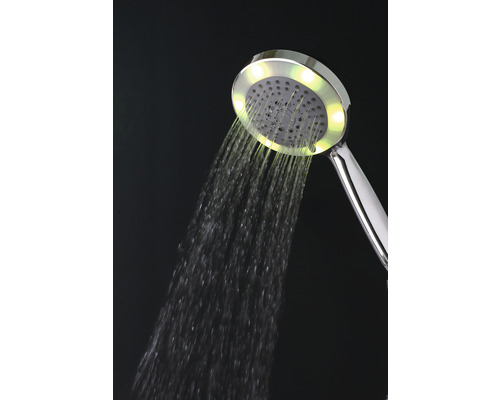 Handbrause mit LED-Beleuchtung im Betrieb