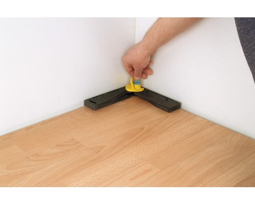 Coin pour la pose de stratifié en cours d''utilisation