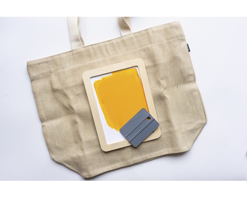 Stofftasche mit Farbmuster und Rakel