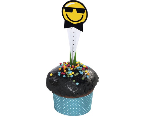 Muffin avec décoration de gâteau Emoji et décorations colorées