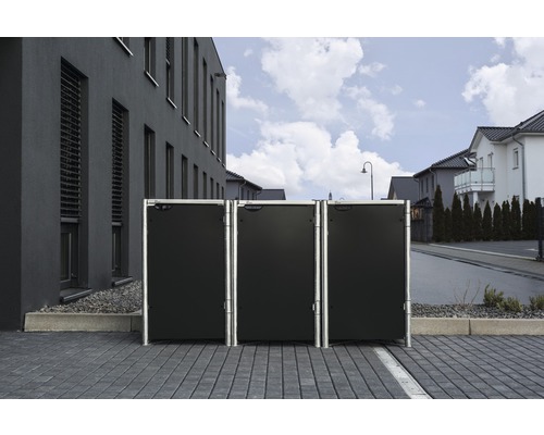 Mülltonnenbox HIDE Kunststoff 210x80,7x115,2 cm schwarz Drei Mülltonnenboxen aus Metall vor einem Wohnhaus