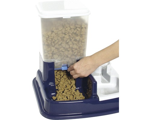Futterautomat für Haustiere mit Futternapf und Hand