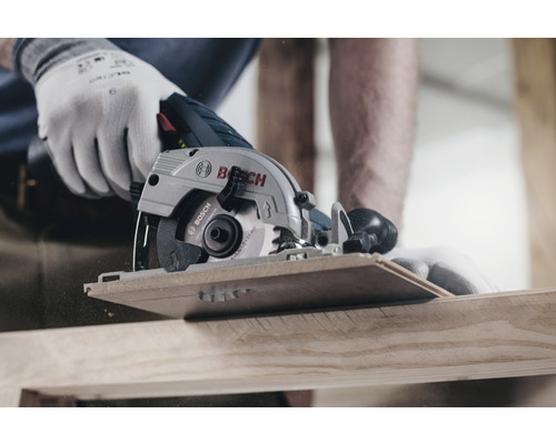 Scie circulaire sans fil coupant du bois