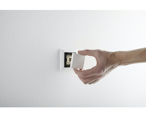 Installation d'un interrupteur dans une pièce lumineuse