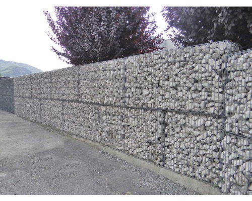 Gabionenwand mit Steinfüllung