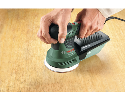 Bosch Exzenterschleifer PEX 300 AE im Einsatz auf einer Holzoberfläche