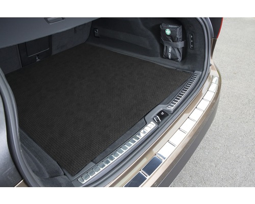 Coffre avec tapis de coffre et trousse de secours