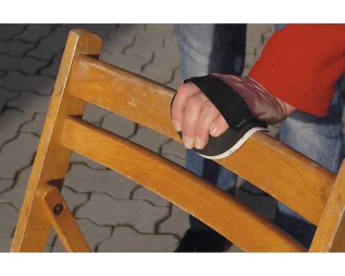 Holzstuhl mit Handschutz