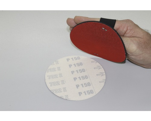 Handschleifer mit Schleifpapier der Körnung 150