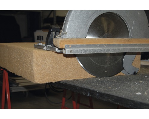 Zuschnitt einer Dämmplatte mit einer Kreissäge