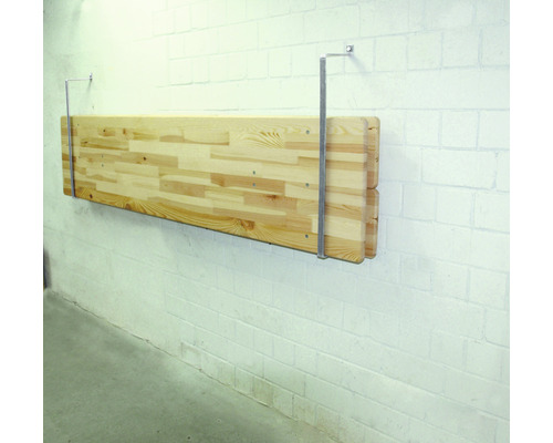 Étagère en bois avec supports en acier sur un mur
