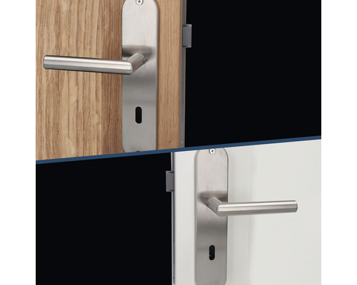 Garniture de porte en acier inoxydable sur porte