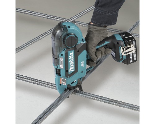 Logo Makita. Lieuse à batterie pour assembler les barres d''armature.