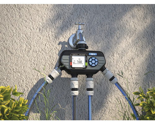 Contrôleur d''arrosage automatique à deux sorties monté sur le robinet.