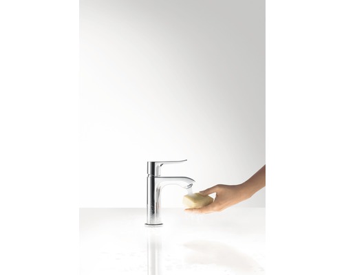 Moderne Waschtischarmatur mit Seife