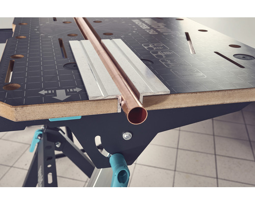 Établi Wolfcraft Master 750 avec tuyau de cuivre pour le travail des tuyaux