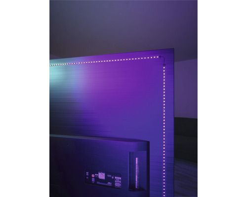 Rückseite eines Fernsehers mit angebrachtem LED-Streifen