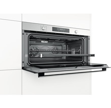 Four encastrable avec porte ouverte et grille de barbecue