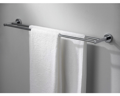 Doppelter Handtuchhalter mit Handtuch zur Wandmontage