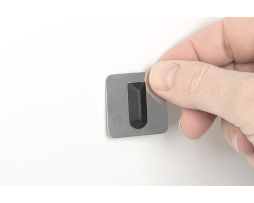 Metallischer Bilderhaken zur Befestigung an der Wand