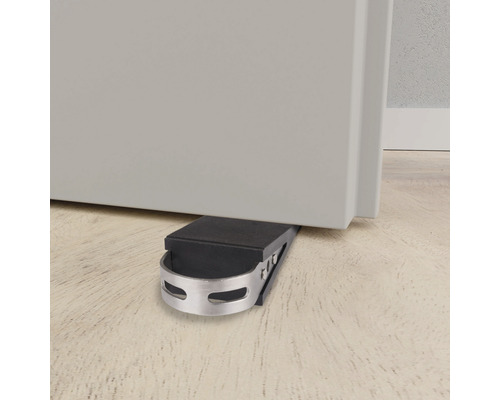 Butoir de porte en métal et caoutchouc maintenant une porte