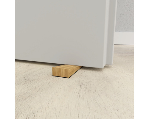 Türstopper aus Holz unter einer Tür