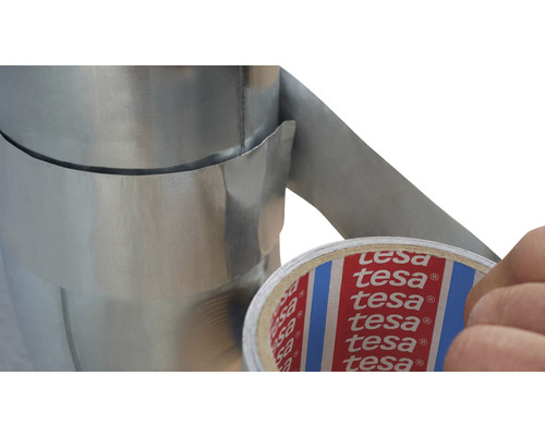 Isolation d''un tuyau avec du ruban adhésif toilé Tesa