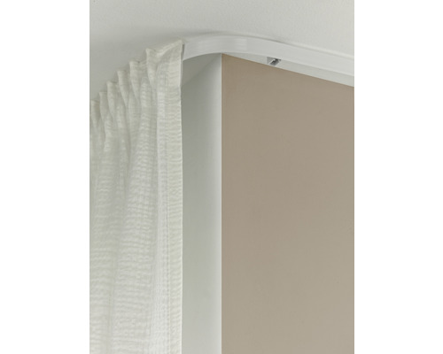 Rail de rideau au plafond avec rideau