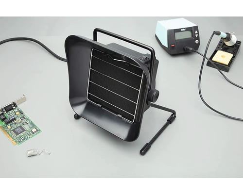 Extracteur de fumée de soudure avec fer à souder, soudure et carte de circuit imprimé