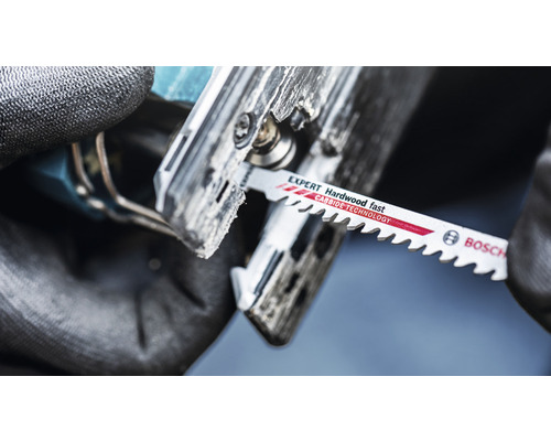 Logo Bosch Lame de scie sauteuse Expert Hardwood Fast dans une scie sauteuse