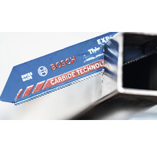 Lame de scie sabre Bosch coupant un tube carré