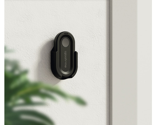 Logo Iqloohome sur un coffre à clés noir monté au mur