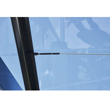 Vue détaillée d''une construction de toit en verre avec support