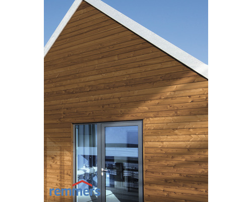 Façade de maison en bois avec porte et logo Remmers