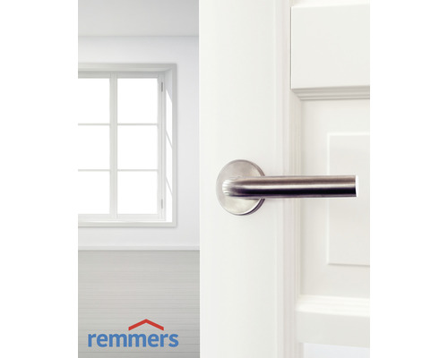 Intérieur avec porte et fenêtre ainsi que le logo Remmers