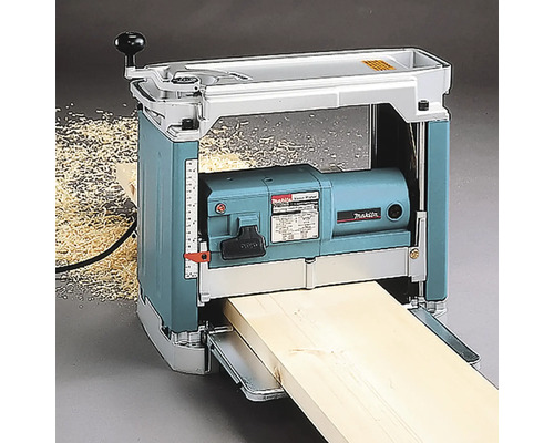 Makita Hobelmaschine mit Holzbrett