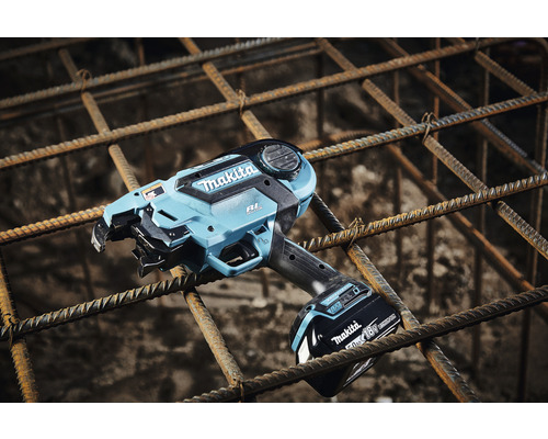 Machine à ligaturer Logo Makita sur treillis d''armature