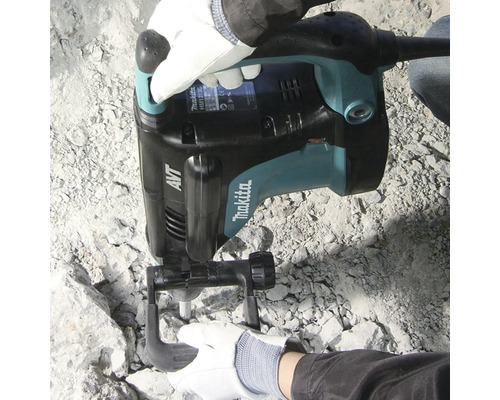 Marteau-piqueur Makita en utilisation sur un chantier.