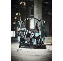 Makita Werkzeugtasche mit diversen Werkzeugen wie Hammer, Schraubendreher und Schraubenschlüssel